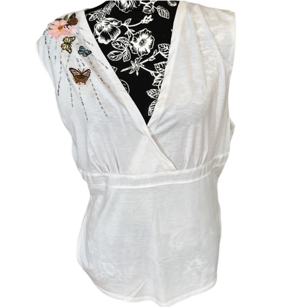 Bogari size XL white double v-neck sleeveless tee shirt  embroidered detail